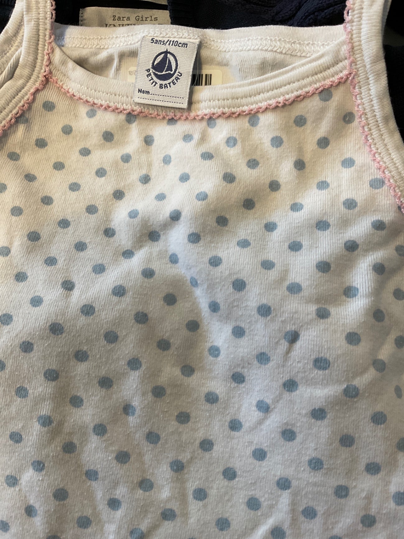 Petit Bateau Oberteil 110 Weiß mit blauen Punkten