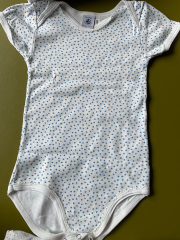 PETIT BATEAU  Body 95 Weiß mit blauen Punkten