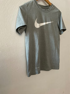 Nike T-Shirt S / 140 Grau