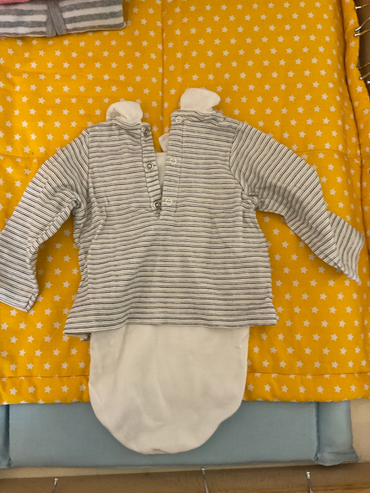 PETIT BATEAU Langarmbody 67 Grau und Weiß