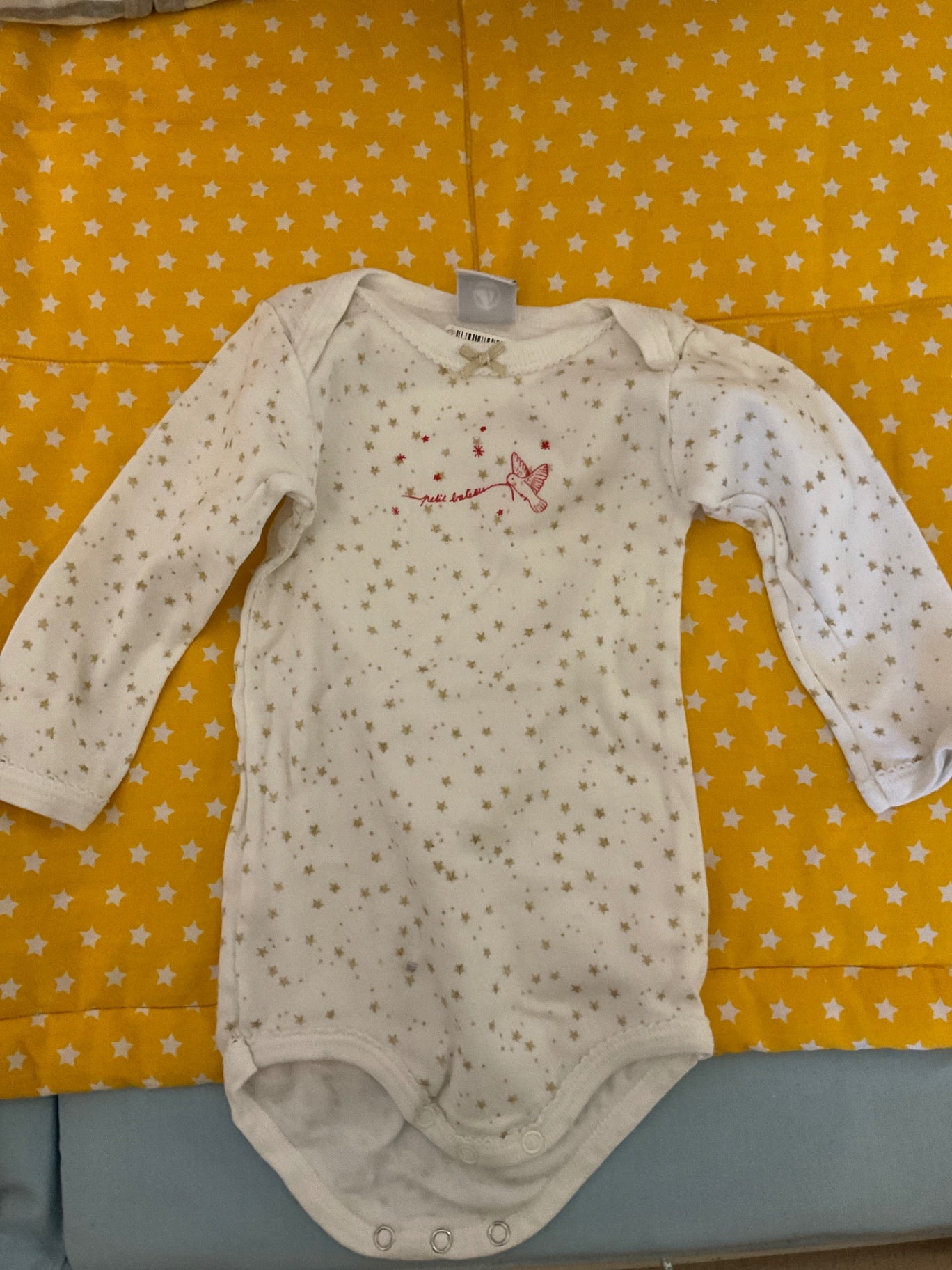 PETIT BATEAU Body 68 Weiß mit goldenen Sternen