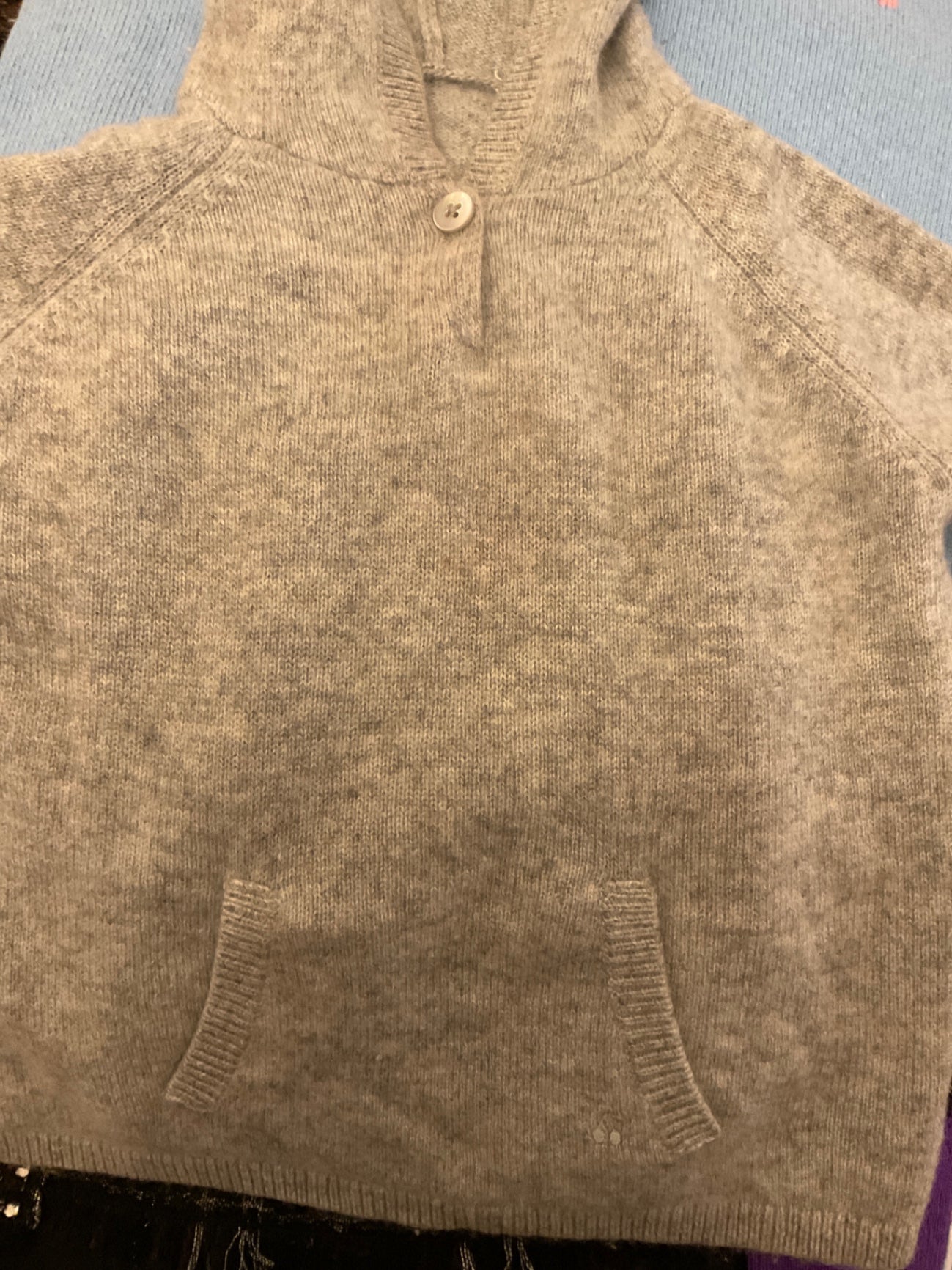 Bonpoint Pullover mit Kapuze *Löcher 86 Grau